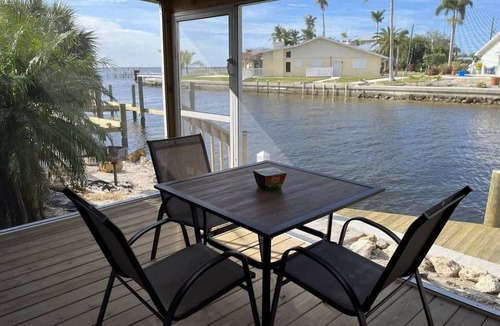 Saint James City Apartment | King Suite on Canal