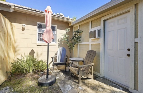 Deltona Lakes House | King Suite + Sleeps 10 | Cozy Deltona Home
