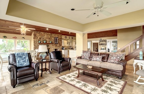 Crystal River House | KINGS BAY AUG MID WEEK & SEP SALE 4 Bedrooms, Decks 2Docks,400 shore CHECK RATES