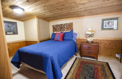 Kingsland Cottage | Kingsland Duo – 2 Cottages in 1! Lakeview Living w/Lake Access