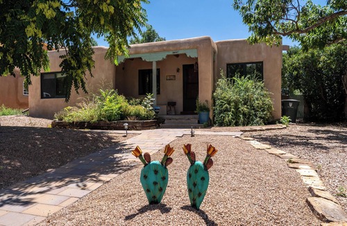 Southside House | Kiva Cottage | Fireplace, Patio + Foosball Table!