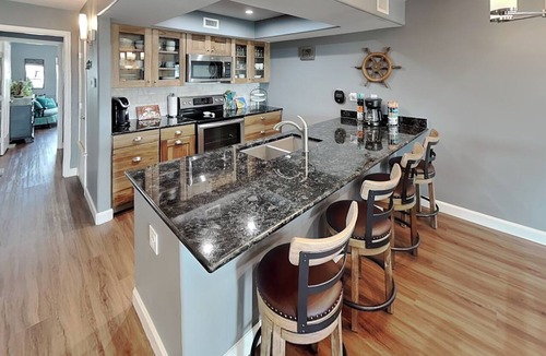 Rockport Condo | Kontiki Bayfront Condo #710 | Bay Views & On-Site Amenities!
