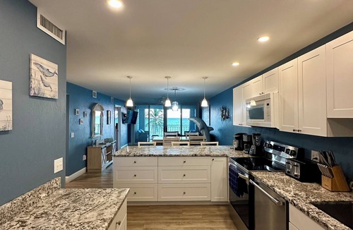 Key West Condo | La Brisa - Ocean Views Across from Smathers Beach
