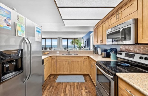 Belleair Beach Apartment | La Concha 2 - Beachfront condo w pool