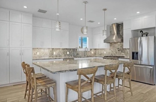 Twin Lakes House | La Fuentes