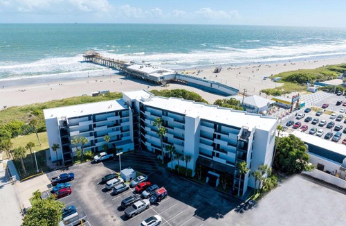 Avon By The Sea Hotel | La Quinta by Wyndham Cocoa Beach Oceanfront