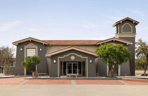 Southside Hotel | La Quinta Inn by Wyndham San Antonio Lackland