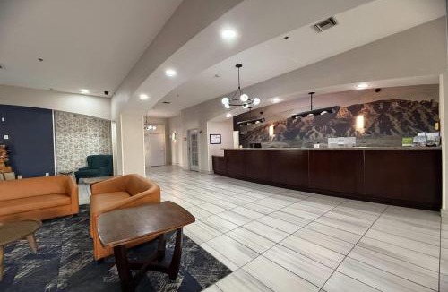 Northeast Heights Hotel | La Quinta Inn & Suites by Wyndham Albuquerque Midtown