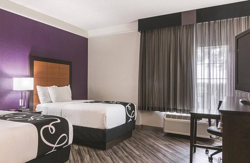 Airport North Hotel | La Quinta Inn & Suites by Wyndham Orlando Airport