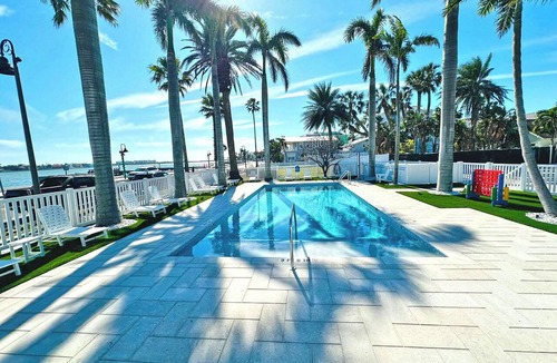 Pass-a-Grille Historic District Apartment | La Tortuga Historic Downtown Pass A Grille St Pete Beach 5