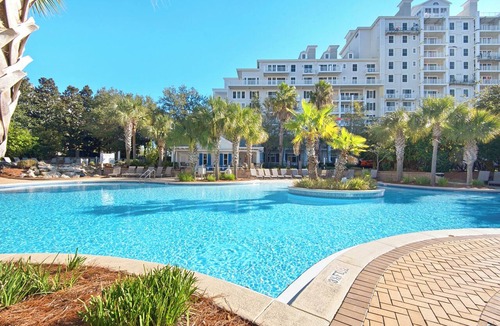 Baytowne Wharf Condo | ☀️Lagoon Pool | Hot Tub | Walk to Baytowne Wharf | Market Street Inn 234☀️
