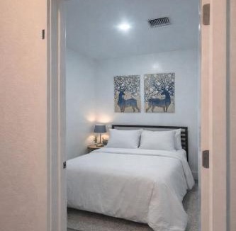 Royal Poinciana House | Lagunna Fort Lauderdale Airport