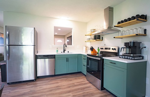 Vermilion House | Lake Erie Breeze | 3BR home base, 30 min to Cedar Point | Island Ferries