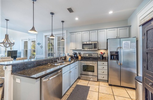 Laurel Grove House | LAKE FRONT~Golf Cart, FREE ACTIVITIES~HEATED Pool* & HotTub, Gym