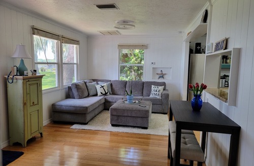 Highland Cottage | Lake Front Oasis. Amazing Sunsets-12 min from Sebring Raceway