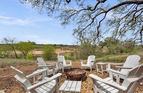 Kingsland House | Lake LBJ Waterfront on the Beautiful Llano River, Sandy Beach, Sleeps 6