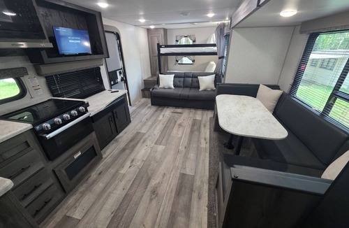 Leesburg RV Rental | Lake Side Glamping Near the Villages and Orlando