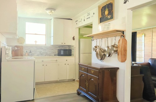 Pottsboro House | Lake Sweet Hut by Lake Texoma-B