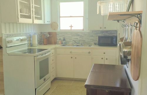 Pottsboro House | Lake Sweet Hut by Lake Texoma-B