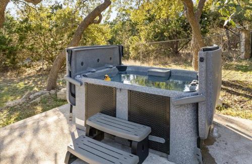 Canyon Lake House | Lake View Modern Farmhouse Hot Tub 4 En Suites