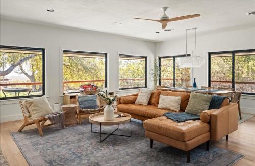 Canyon Lake House | Lake View Modern Farmhouse Hot Tub 4 En Suites