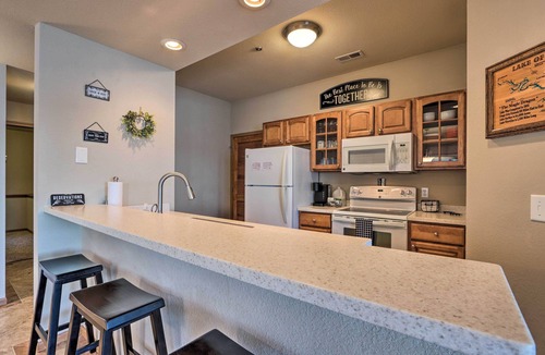 Lakeland Apartment | Lake-view Pool + Boat Slip! Ozarks Condo