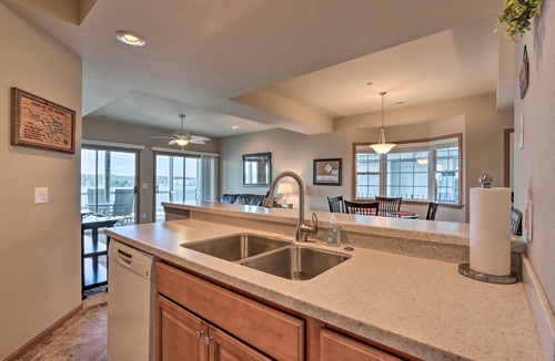 Lakeland Apartment | Lake-view Pool + Boat Slip! Ozarks Condo