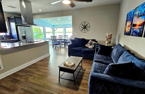 Winter Haven House | Lakefront 3 story 5/3 bungalo with huge yard, great views, a firepit and a dock.