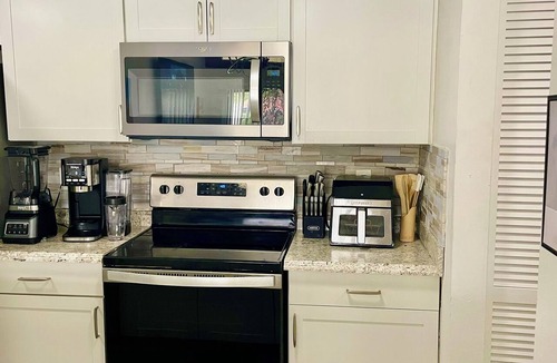 Miramar House | Lakefront 3BR/3BA Townhome, Near Hard Rock Stadium & Beaches