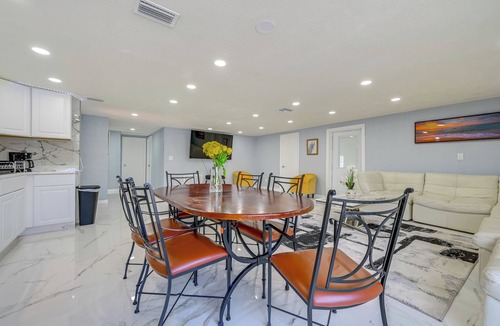 Aloha Gardens Cottage | Lakefront Anglers Oasis in Holiday! 8 Mi to Beach