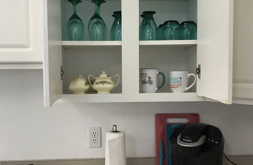 College Park Apartment | Lakefront Artist's Studio- Relax in Luxury!