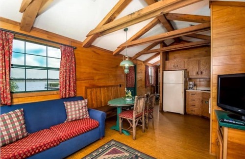 Seminole Cabin | Lakefront Cabin 10min toBEACH/Dogs OK/Kayak/#408