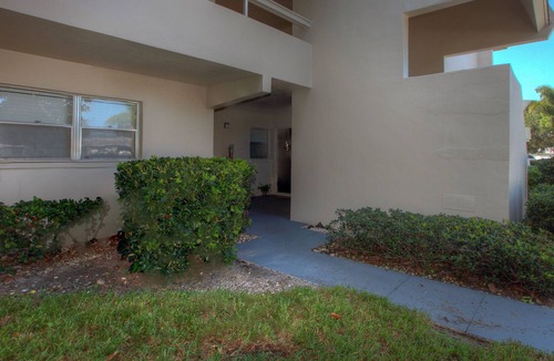 Braden River Condo | Lakefront, Community Pool, Palm Aire, Golfers Little Getaway