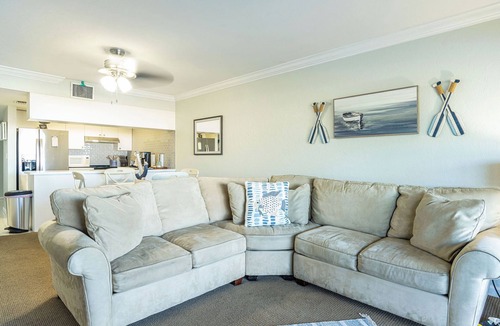 Clewiston Apartment | Lakefront Condo in Clewiston Heated Pool Fishing Paradise Sleeps 4