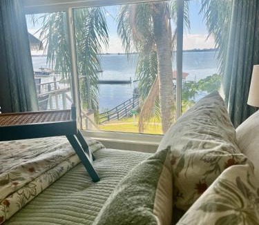 Mount Dora House | Lakefront Duplex With Pontoon Boat Downtown