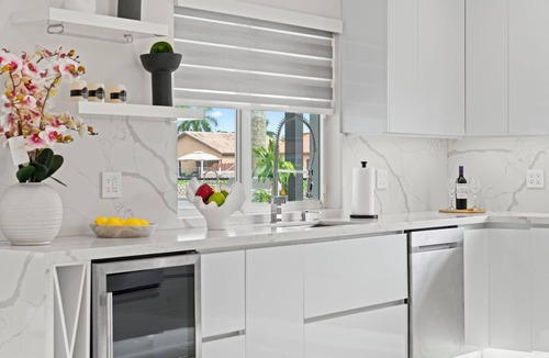 Ludlam House | Lakefront Lux Home Pool Spa BBQ Games & Fun