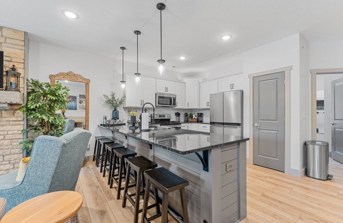 Branson Condo | Lakefront Luxury: NoStairs/King beds Wheelchair Accessible Families/Couples/Pets