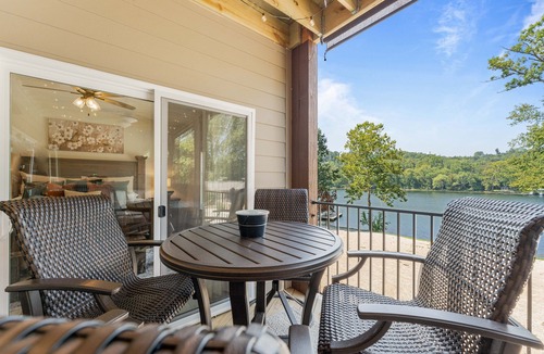 Branson Condo | Lakefront Luxury: NoStairs/King beds Wheelchair Accessible Families/Couples/Pets