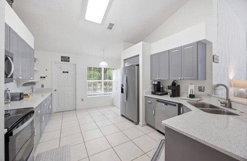 Thousand Oaks House | Lakefront Pool Home | Disney | 16+ Guests | Spa