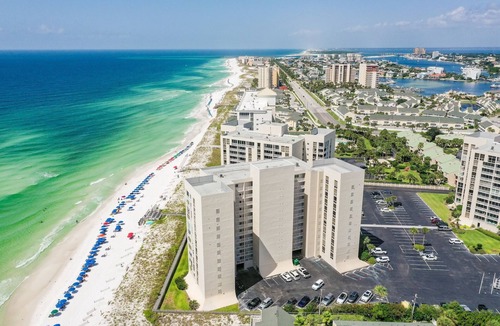 Holiday Isle House | 🌊LakeFRONT~Pool+Sauna~Walk2Beach~3BR Shoreline Towers Townhouse #4-4