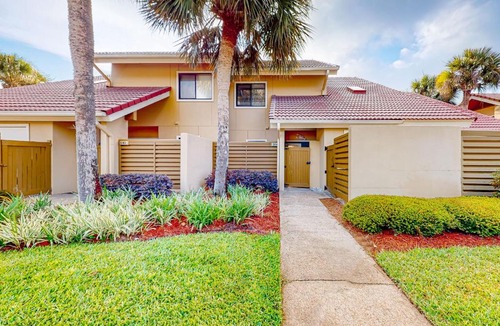 Sandestin House | Lakefront resort condo with lake views hot tub pool tennis golf deck W&D