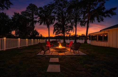 Keystone Villa | Lakefront Retreat Near Tampa Dock Kayaks Firepit