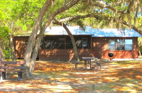 Edgar Cabin | Lakefront Weekend Getaway with a Private Dock near the Ocala National Forest, Florida