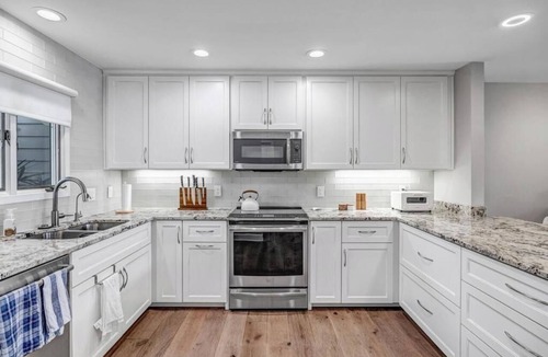 Sawgrass Condo | Lakeshore Luxury - Sunny condo near beach w deck