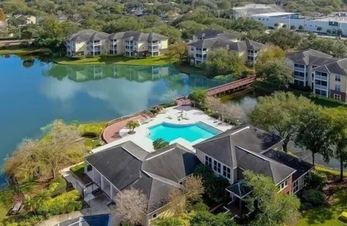 Carrollwood Condo | Lakeview Condo in Gated Community