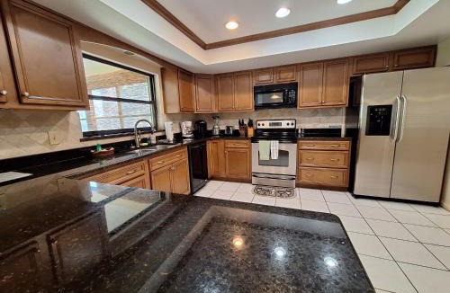 Oviedo House | Lakeview Retreat w Jacuzzi Tub Gator Den