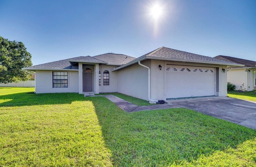 Palm Bay House | Lanai + Backyard! Sunny Retreat in Palm Bay