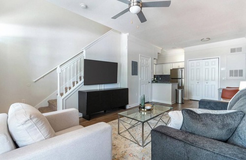 Metro West Apartment | Landing | Amazing 1BD, Gym, Pool