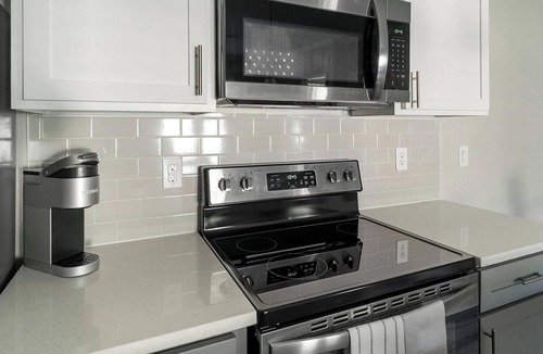 Webster Apartment | Landing | Amazing 1BD, Clubhouse