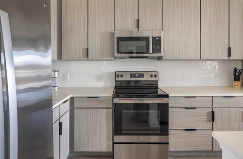 Ono Island Apartment | Landing | Amazing 1BD, Gym, Clubhouse